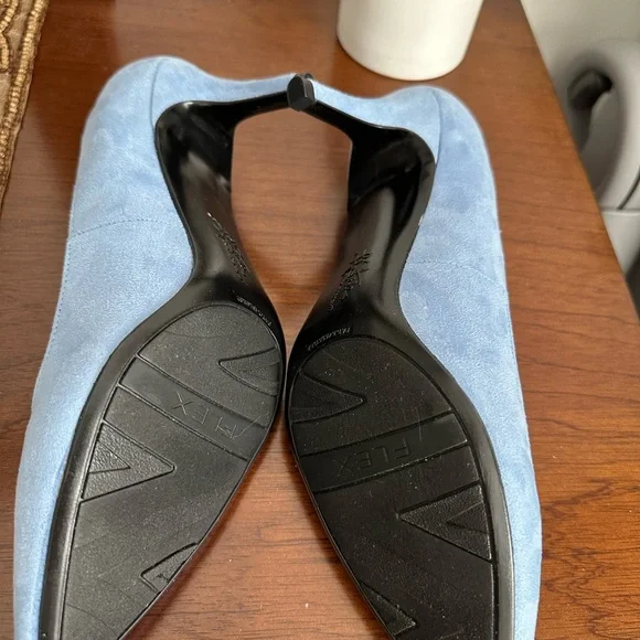 Life stride light blue shoes new in box. - Picture 2 of 5